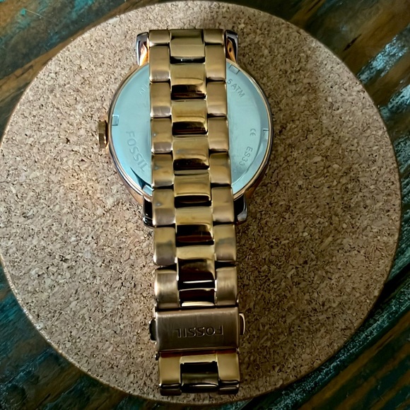 Rose Gold Fossil Watch - Picture 2 of 2